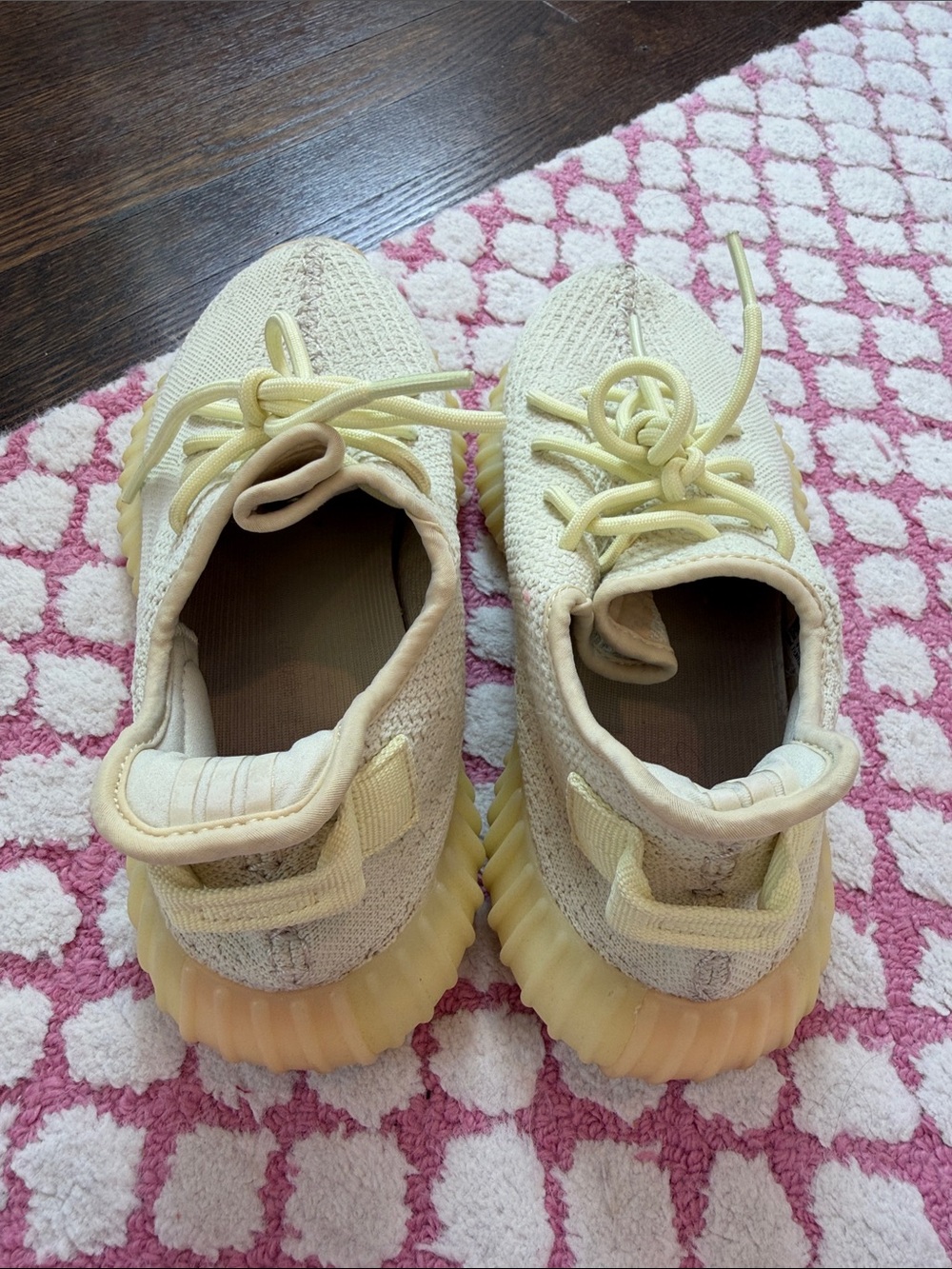 Yeezy Boost - Picture 2 of 4